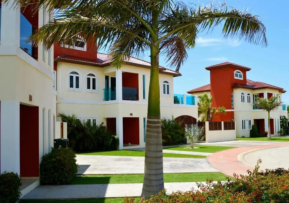 Villa And Pool Walk To Palm Beach Ideal For Groups 0*,  아루바