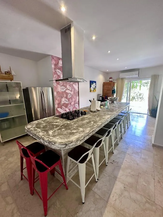 Villa And Pool Walk To Palm Beach Ideal For Groups