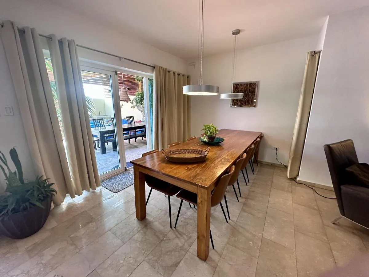 Villa And Pool Walk To Palm Beach Ideal For Groups