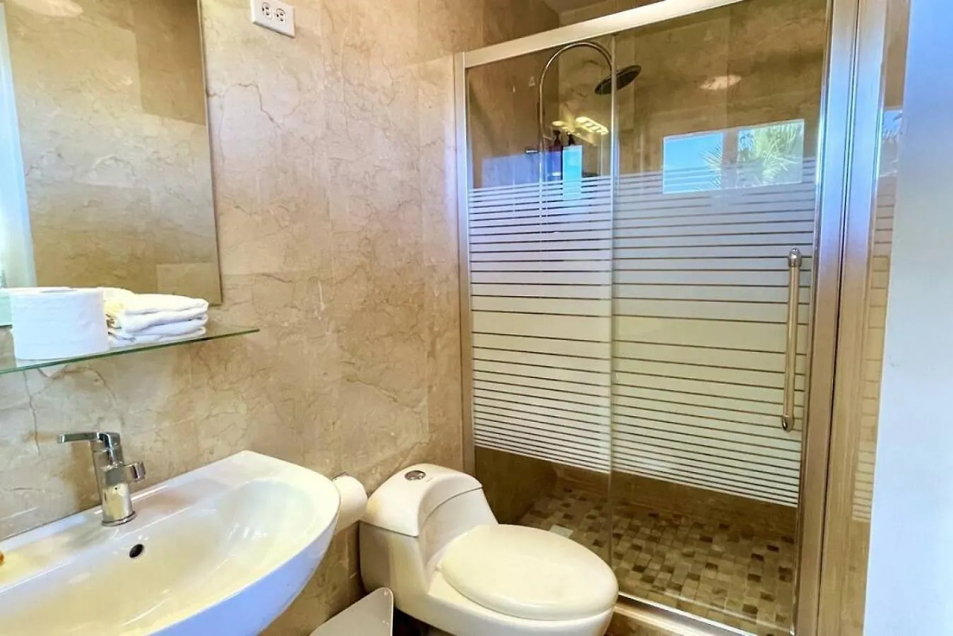 Villa And Pool Walk To Palm Beach Ideal For Groups